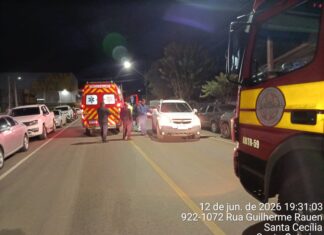 Acidente envolvendo três veículos mobiliza bombeiros e Polícia Militar em SC