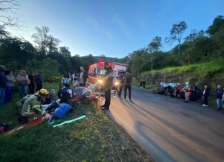 Colisão entre carro e caminhão deixa três feridos na BR-480, em Nonoai