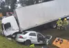 Motorista morre em colisão com caminhão e carro fica destruído na BR-470 em Santa Catarina
