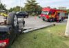 Motorista fica ferido após bater em poste e capotar veículo na Beira-Mar Norte