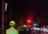 Motorista fica ferido após carro atingir poste e derrubar cabo de energia em SC