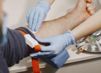 Com estoques em alerta, Hemosc reforça importância da doação de sangue