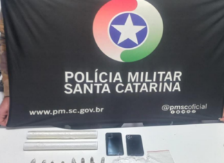 Mulher é presa e adolescente é apreendida por tráfico de drogas no bairro Efapi em Chapecó