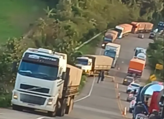 Duas pessoas morrem em grave acidente entre caminhão e carro na BR-163, em São José do Cedro