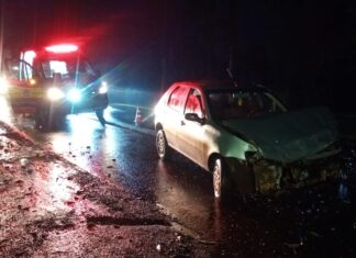 Colisão entre dois carros e um caminhão é registrada em rodovia do Oeste Catarinense