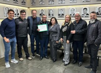 Condá FM recebe moção da Câmara de Vereadores de Chapecó pelos 50 anos da emissora
