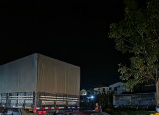 Motorista sai ileso após carro atingir traseira de carreta no Oeste Catarinense