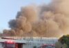 Após 15 horas de combate, bombeiros controlam incêndio de grandes proporções em indústria têxtil de SC