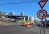 Prefeitura instala minirrotatória em cruzamento de Chapecó para aumentar a segurança no trânsito