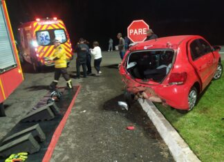Bombeiros desencarceram motorista após colisão traseira na BR-282