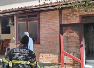 Incêndio atinge residência em SC e mobiliza Corpo de Bombeiros
