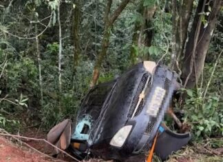 Carro capota na SC-283 e deixa três pessoas feridas