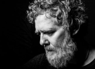 Músico Glen Hansard, vencedor do Oscar por “Falling Slowly”, morre em acidente de moto aos 56 anos