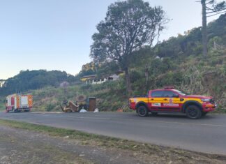 Idoso morre após trator despencar em ribanceira às margens da SC-355 em Jaborá
