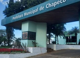 TCE suspende licitação de R$ 8,9 milhões da Prefeitura de Chapecó para compra de veículos. Prefeitura emite nota