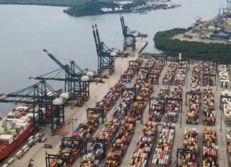 Tarifas dos EUA podem frear empregos e afetar indústria de Santa Catarina, alerta economista da FIESC