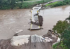 Ponte construída por moradores após enchente de 2024 é destruída novamente pela chuva