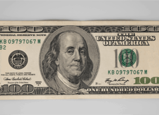 Dólar fecha no menor valor em três semanas e Bolsa sobe mais de 1% no Brasil