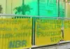 Torcida protesta na sede da CBF após eliminação do Brasil na Copa e cobra mudanças na gestão