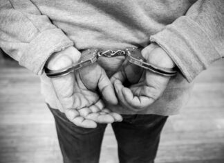 Scanner corporal impede entrada de droga em presídio de Chapecó e mulher é presa