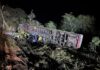 Morre quarta vítima de acidente com ônibus na SC-492; Polícia Civil investiga causas da tragédia