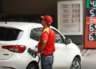 Aumento do etanol na gasolina para 32% gera debate sobre impactos nos veículos e no preço dos combustíveis