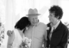 Bruce Willis faz rara aparição no casamento da filha e emociona fãs