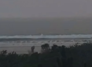 VÍDEO: Bombeiros reanimam vítima de parada cardiorrespiratória após queda de raio praia de SC