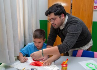 Estudantes da EBM Jacob Gisi, em Chapecó, aprendem sobre símbolos por meio de atividades práticas