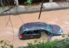 Carro cai no Rio do Tigre e mulher é resgatada pelos bombeiros em Joaçaba