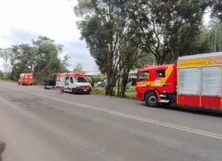 Homem fica ferido após colisão entre carro e motocicleta na BR-282, no Oeste Catarinense