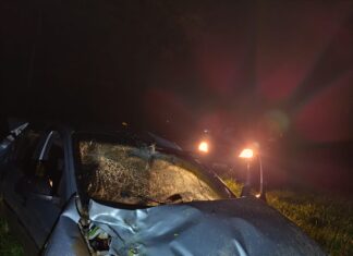 Adolescente fica ferido após carro capotar no oeste de SC