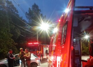 Homem fica ferido após carro colidir contra poste em Rio Negrinho
