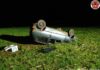 Fiat Uno sai da pista e capota em Campos Novos; três homens são atendidos
