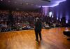 Sérgio Sacani abre Semana de Inovação de Chapecó com palestra sobre IA, tecnologia e futuro