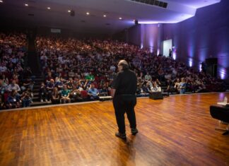 Sérgio Sacani abre Semana de Inovação de Chapecó com palestra sobre IA, tecnologia e futuro