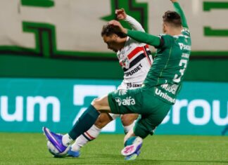 Chapecoense vence São Paulo por 1 a 0 e a torcida faz a festa na Arena Condá
