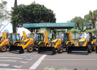 Prefeitura de Chapecó apresenta nova frota de 18 máquinas pesadas