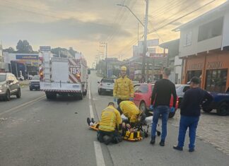 Motociclista fica ferido após colisão com carro na BR-280