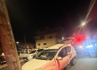 Mulher morre após carro colidir contra poste no oeste de Santa Catarina