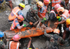 VÍDEO: dois trabalhadores são resgatados vivos após nove dias presos em túnel no Nepal