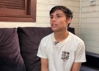 Pais são condenados a pagar R$ 100 mil após expulsarem filho de casa por ser gay