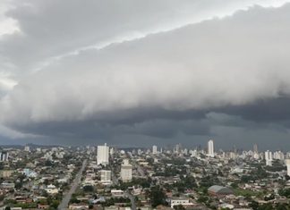 Chuva intensa e temporais marcam o fim de semana em Santa Catarina; domingo terá calor