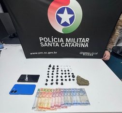 Homem de 18 anos é preso com 46 porções de cocaína em Chapecó