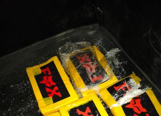 Fuga pela BR-101 termina com apreensão de 5 kg de cocaína e dois presos em SC
