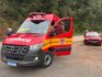 Mulher fica ferida após Ford Ka colidir contra barranco no Oeste de SC