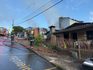 VÍDEO: Incêndio em casa ameaça três residências no bairro Esplanada, em Chapecó