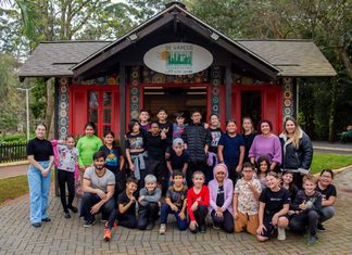 Estudantes de Chapecó conhecem trabalho de artesãs durante visita ao Ecoparque
