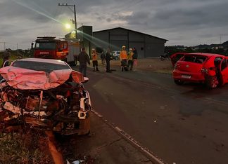 Colisão deixa motorista e criança presos às ferragens na BR-163 em São José do Cedro