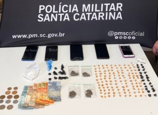 Polícia Militar apreende 148 pedras de crack durante abordagem em Chapecó